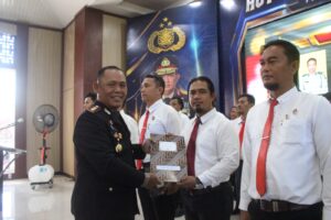 Dedikasi Tanpa Batas, Kanit Tipiter Polres Simalungun Diganjar Penghargaan Ungkap Perdagangan Satwa Dilindungi