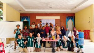 KKN Unri Gelar Pelatihan, Ajak Masyarakat Pematang Duku Timur Ubah Sampah Jadi Berkah