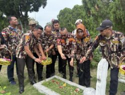Dipimpin Ketua Dede Lubis, PC GM FKPPI 0201 Kota Medan Ziarah dan Tabur Bunga HUT ke 48 GM FKPPI di TMP Bukit Barisan Bersama PD II